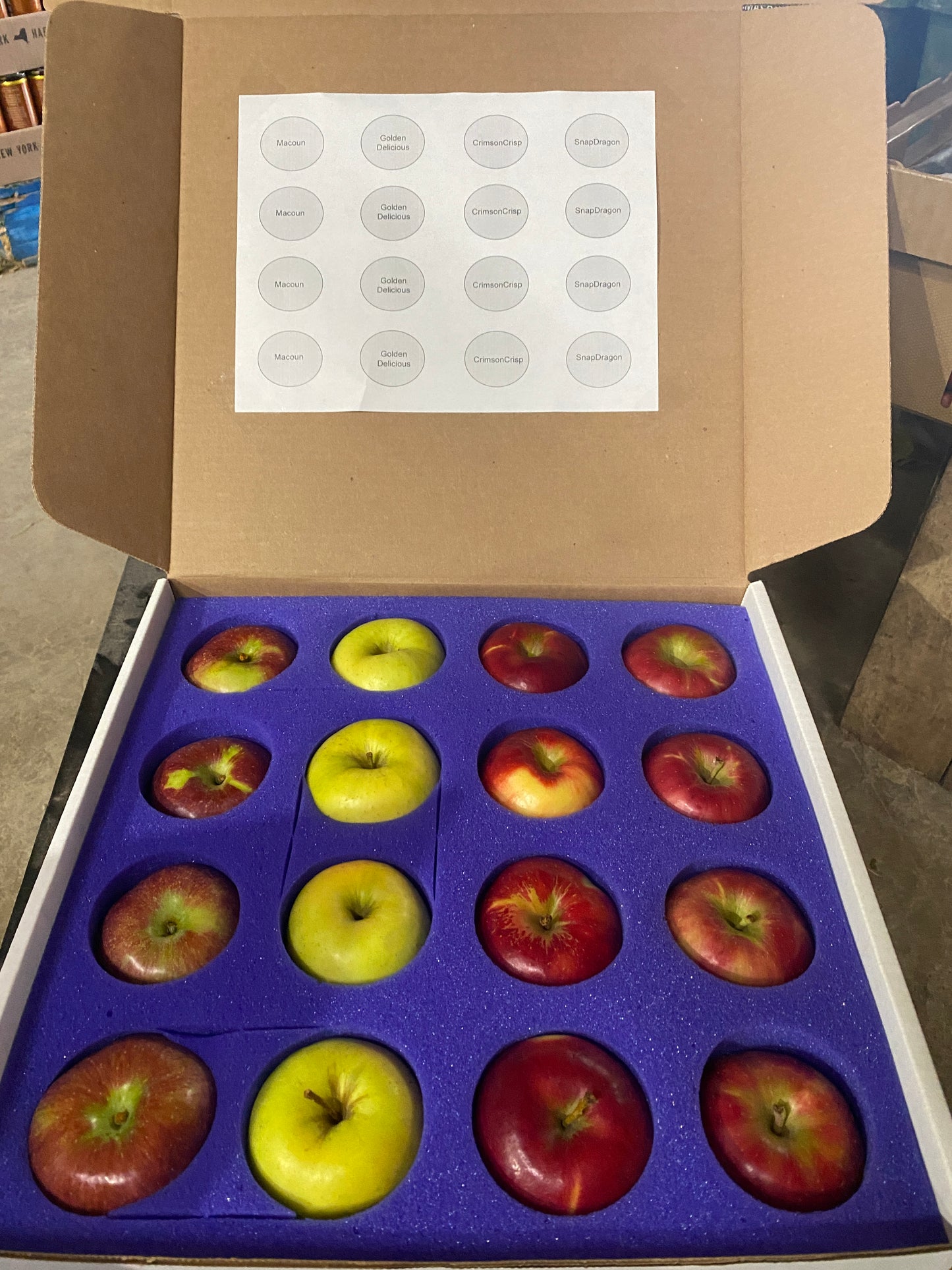 Box of 16 apples