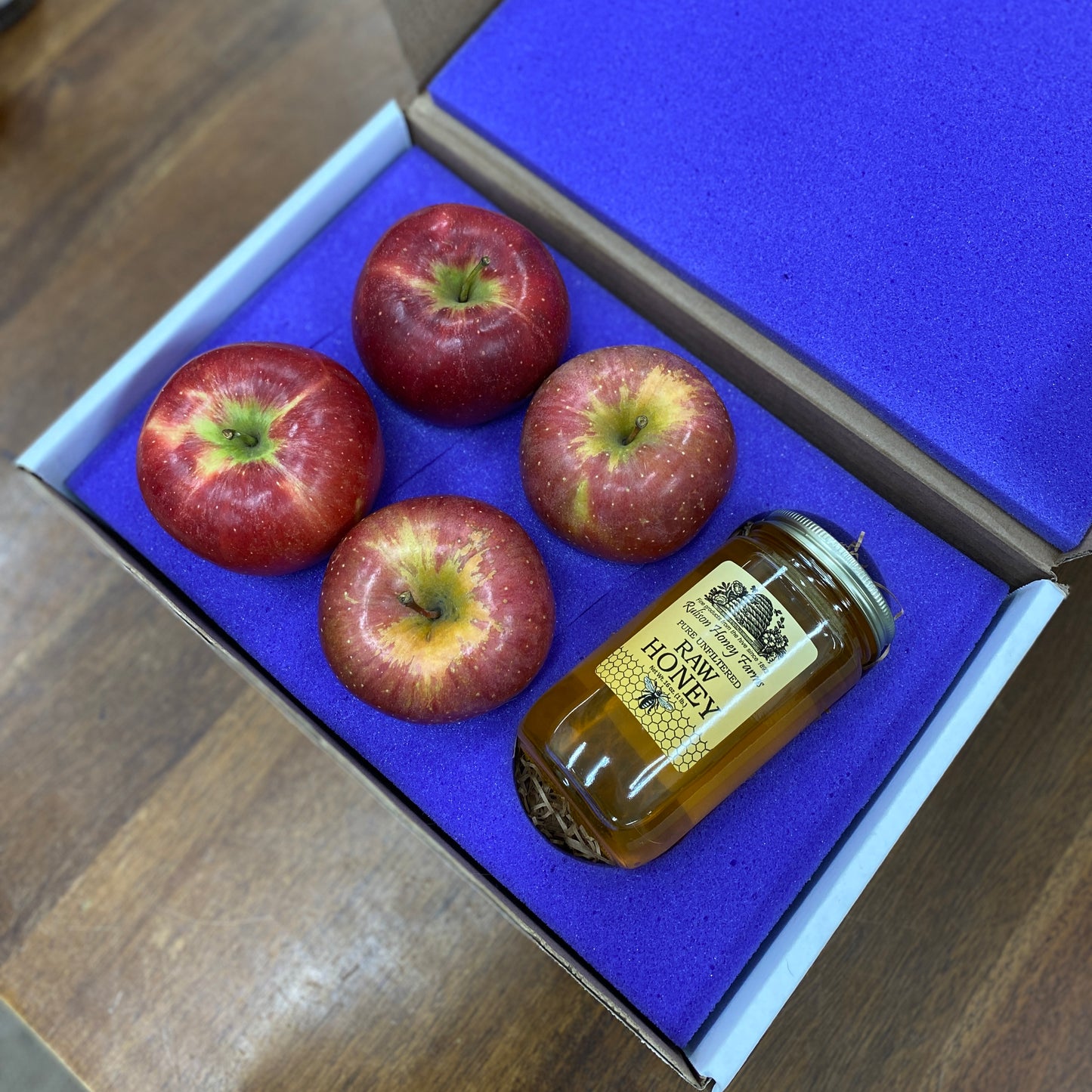Box of 4 apples + raw honey