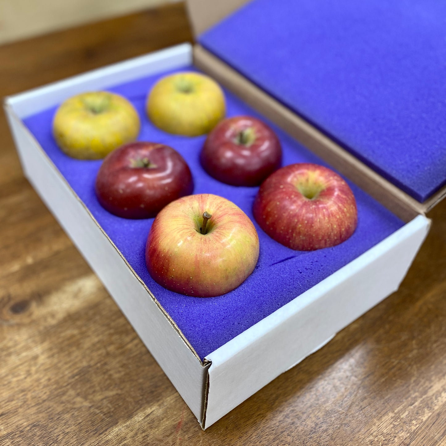 Box of 6 apples